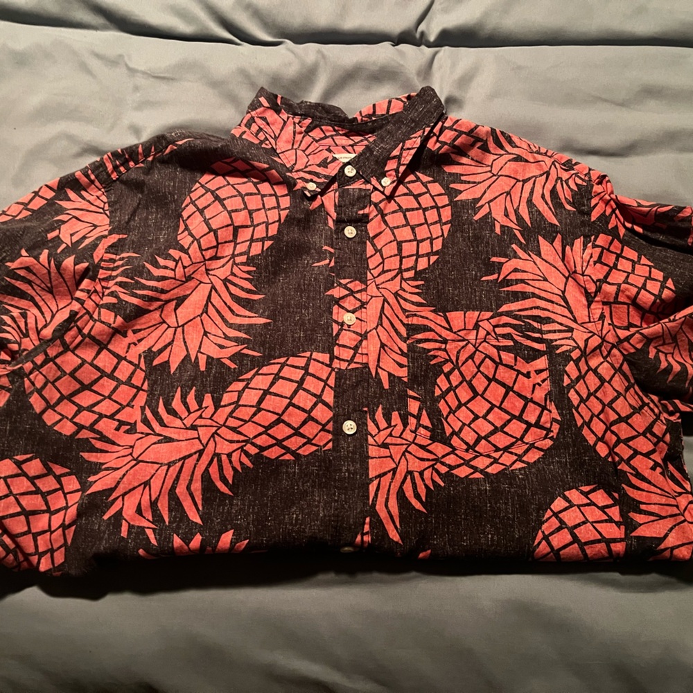 Old Navy Men’s Pineapple Print Shirt- Black and Red